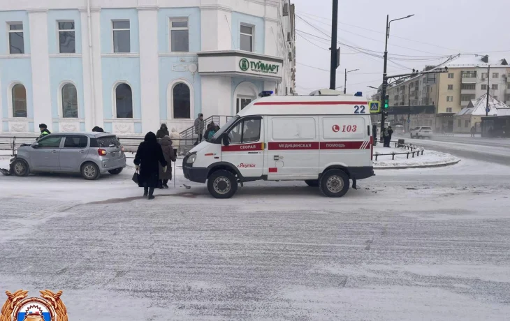 Карета скорой помощи попала в аварию в Якутске