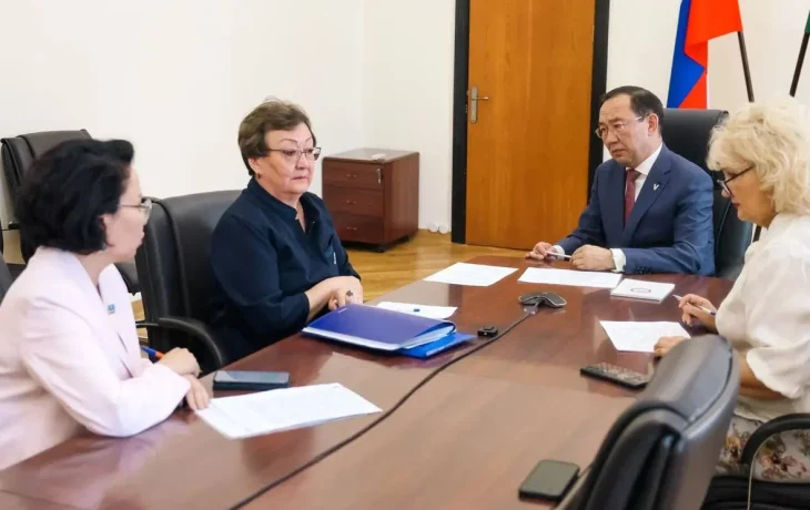 Глава Якутии провел личный прием граждан