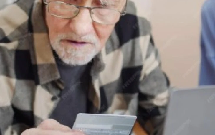 71-летнему пенсионеру "установка домофона" обошлась почти в 5 млн рублей: Новые подробности