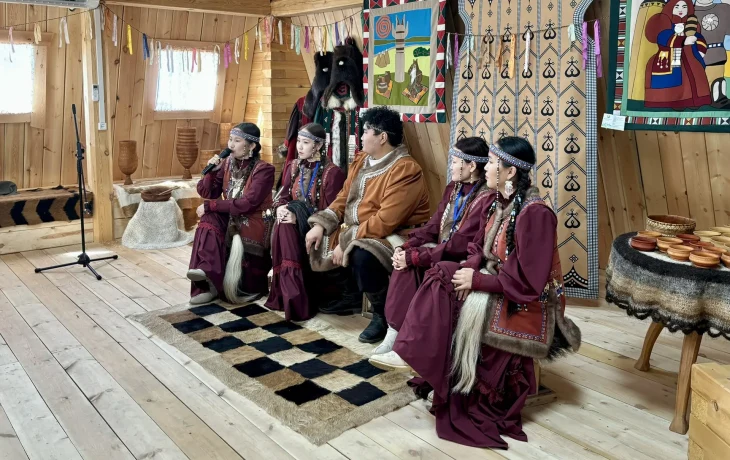 Өрөспүүбүлүкэ бастыҥ эдэр толорооччулара Олоҥхо ыһыаҕар муһуннулар