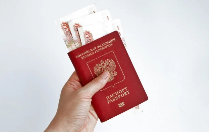 &laquo;Вы сами виноваты, что мы напортачили&raquo;.&nbsp;МВД Якутии в суде заявило, что гражданка должна была проверять их ошибку в загранпаспорте