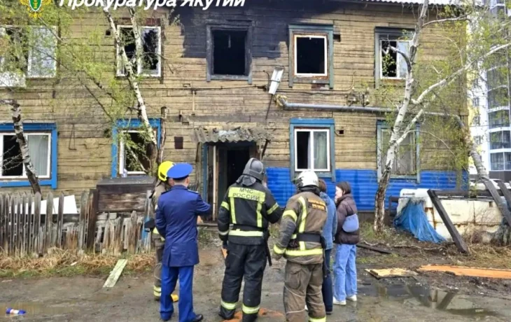 В Якутске при пожаре в деревянном доме погиб человек, пострадал один человек