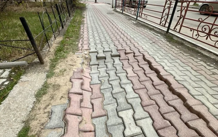 Фотофакт: &laquo;Ликвидированный&raquo; провал на Октябрьской снова провалился после дождя