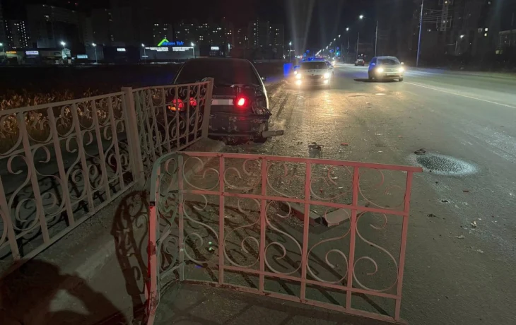 В Якутске на проспекте Николаева водитель "Toyota Aristо" сбил двух пешеходов, включая подростка