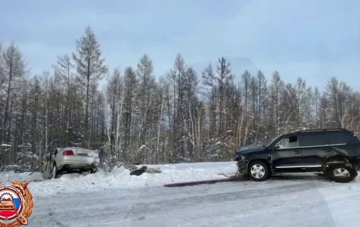 В Якутии на трассе &laquo;Вилюй&raquo; водитель внедорожника пошел на обгон и спровоцировал лобовое столкновение