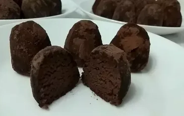 Яблочный трюфель своими руками: как&nbsp;приготовить полезные конфеты для&nbsp;настроения и&nbsp;идеальной фигуры