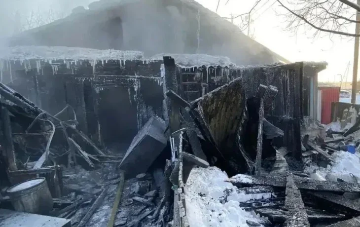 Один человек пострадал при пожаре в доме в Мирнинском районе