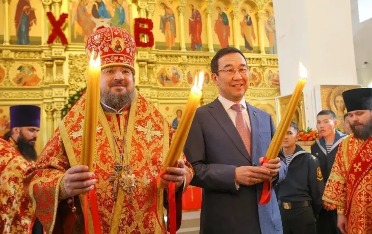 Благодатный огонь доставили в Якутск из Иерусалима