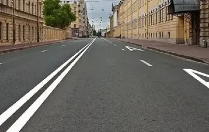 Тест по ПДД: три вопроса о полосах для МТС, реверсивном движении и жёлтой разметке