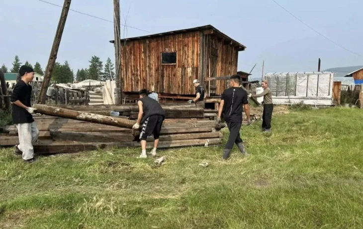 В пострадавших от паводка районах Якутии продолжаются восстановительные работы