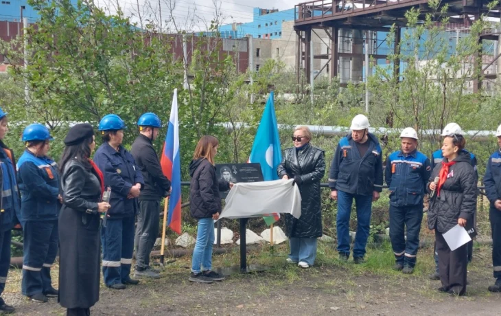 Энергетики открыли мемориальную доску памяти участника СВО Станислава Попова