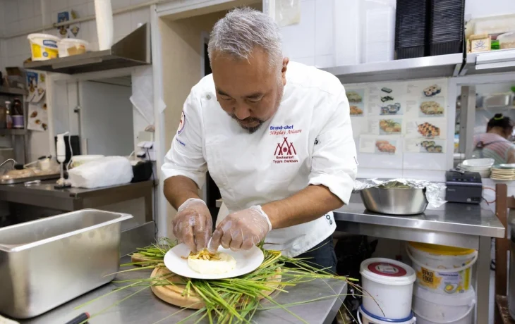 &laquo;Лёд и Пламя&raquo; якутской кухни покорили Нарьян-Мар: &laquo;Тыгын Дархан&raquo; представил гастрономическое наследие Якутии на фестивале &laquo;Тундра&raquo;