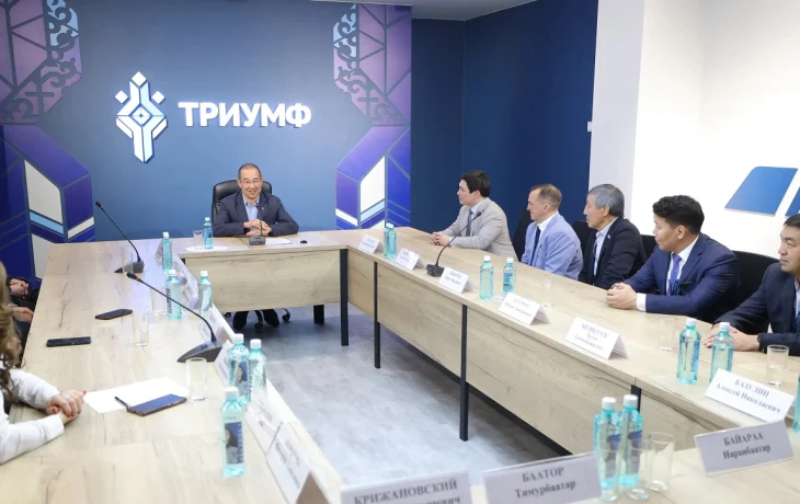 Айсен Николаев встретился с почётными гостями международного турнира Коркина