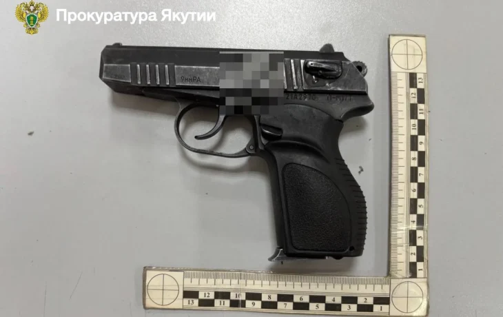 В Якутске пьяный пассажир такси открыл стрельбу из пистолета ради угона машины