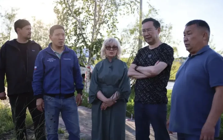 Айсен Николаев и Дмитрий Садовников оценили ход благоустройства в Гагаринском округе