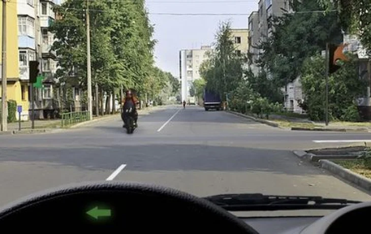 Когда светофор не главный &mdash; зелёный не даёт полного преимущества на перекрёстке: кого придётся пропустить, не ответили 59% на экзамене по ПДД
