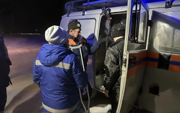 Прогулка в лесу закончилась обморожением: Спасатели нашли заблудившихся на Вилюйском тракте мужчину и девушку