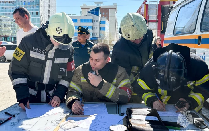 Пожарно-тактические учения прошли в торговом центре Якутска