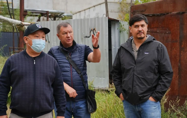 Дмитрий Садовников проверил работы по сносу аварийных домов в Якутске