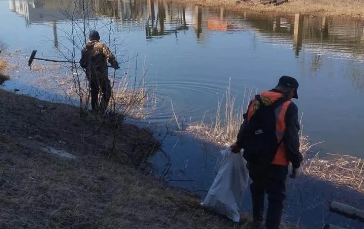 В Якутске продолжаются работы по очистке берегов водных объектов