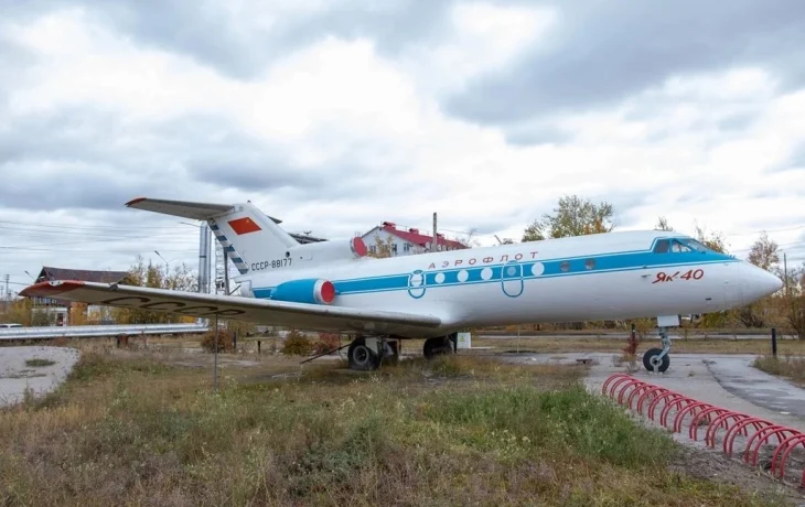В Якутске обновили самолеты-памятники Ан-24 и Як-40