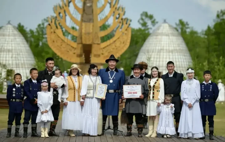 Лучшая сельская семья получила премию главы Якутии
