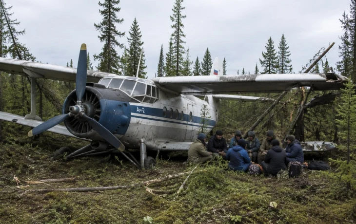 Все восемь человек с аварийно севшего в лесу Ан-2 добрались до посёлка: двое госпитализированы