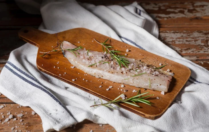 Не под шубой, но тоже вкусно: рецепт роскошной рыбки на новогодний стол &mdash; так готовили в СССР, и это до сих пор шедевр