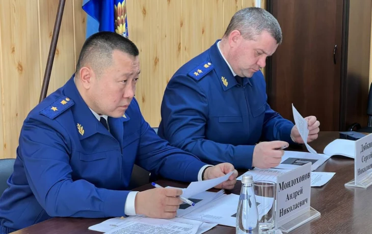 Начальник управления Генпрокуратуры России Андрей Мондохонов провел в Якутии личный прием жителей Намского района