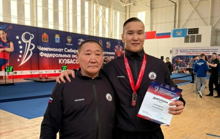 Якутский гиревик Владимир Олёнов стал призёром чемпионата Сибири и Дальнего Востока