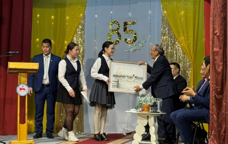Егор Ларионов биһигин ыйаабыт сиригэр ыалдьыттаата