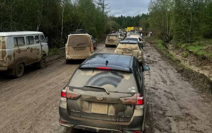 В Якутии из-за обильных осадков на автодороге &laquo;Амга&raquo; затруднено движение