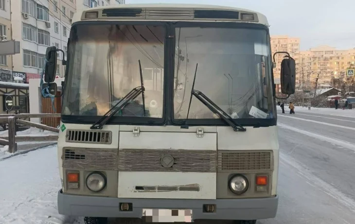 В Якутске получил травмы ребенок, упав внутри движущегося автобуса