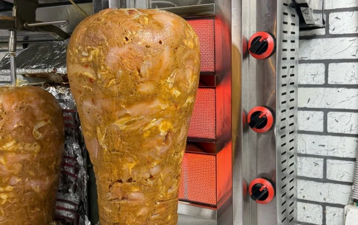 В шаурмячной &laquo;Донер14&raquo; в Якутске обнаружено фекальное загрязнение продукции