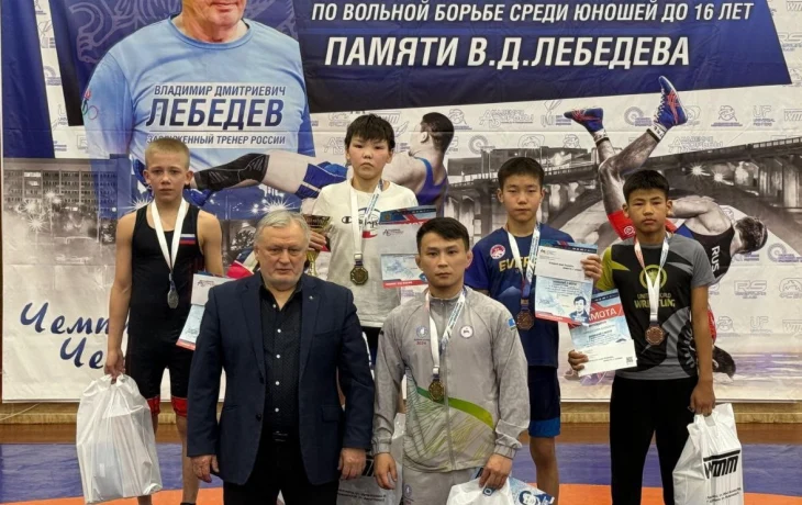 Юный борец из Якутии Эрнест Семенов выиграл Всероссийский турнир памяти Владимира Лебедева