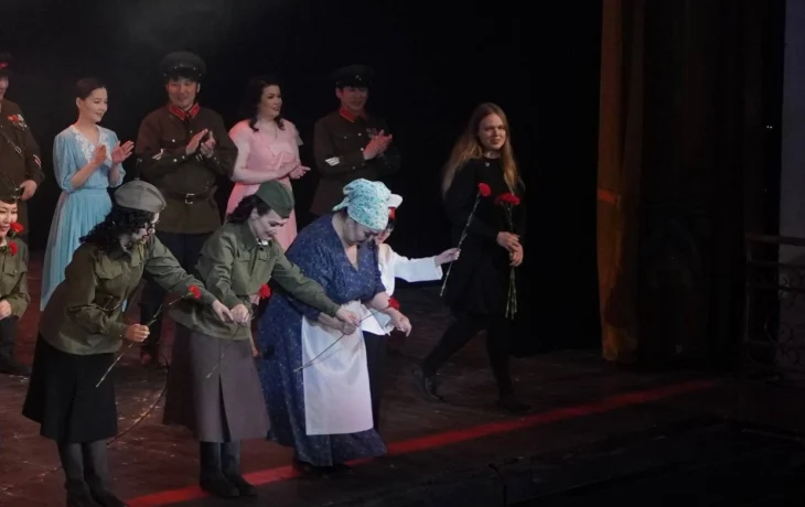 "Я нацелилась на этот спектакль": Анна из Санкт-Петербурга специально прилетела в Якутск, чтобы увидеть оперу &laquo;Зори здесь тихие&raquo;