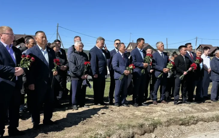В Якутии почтили память первого президента Михаила Николаева