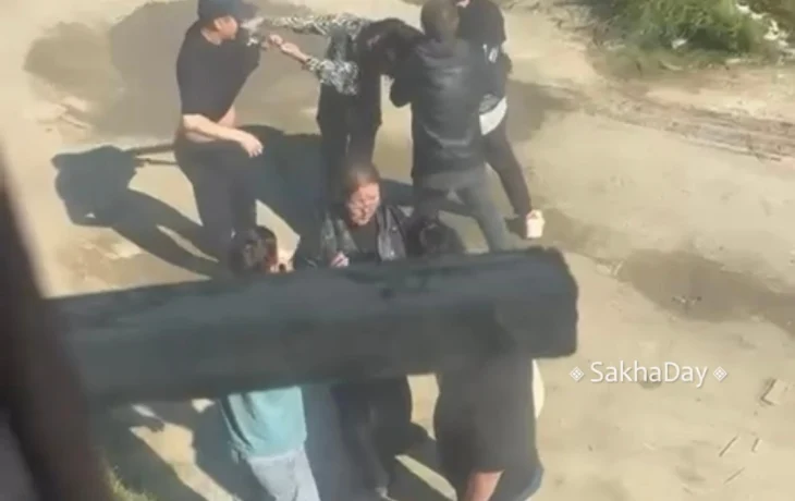 В Якутске мужчина-пьяница выгнал бывшую жену и детей из квартиры