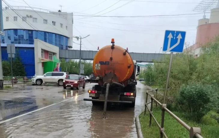 В Якутске усилили мероприятия по откачке дождевых вод