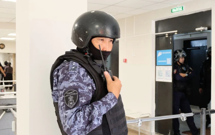 Росгвардейцы проверили безопасность учебных заведений в Якутии
