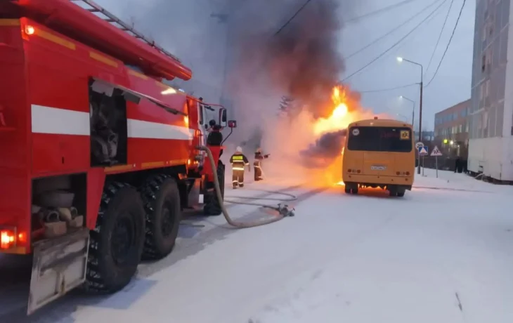 В Покровске загорелся школьный автобус