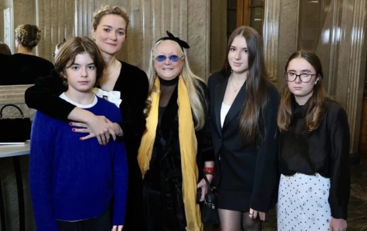 Вся семья в&nbsp;сборе: Татьяна Михалкова поделилась с&nbsp;фанатами фотографиями с&nbsp;детьми и&nbsp;внуками