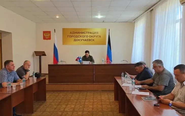 Айсен Николаев проверил ход ремонтно-восстановительных работ в Докучаевске