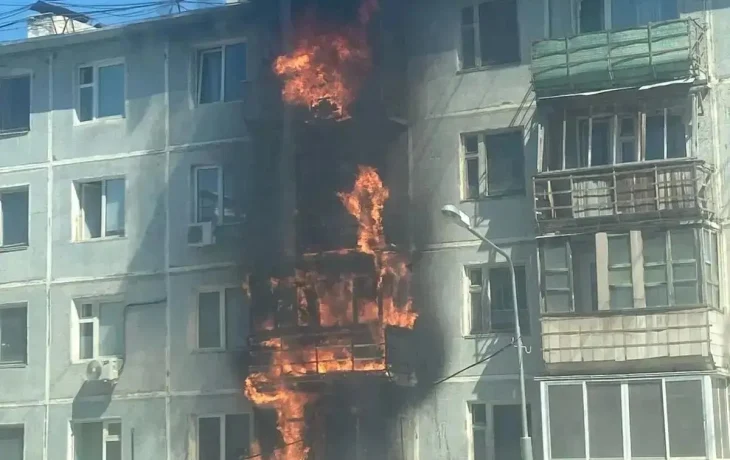 Пожар в Якутске: полицейские эвакуировали 40 человек, включая детей