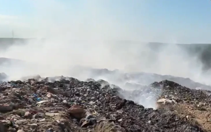 Пожар на мусорном полигоне в Якутске потушили