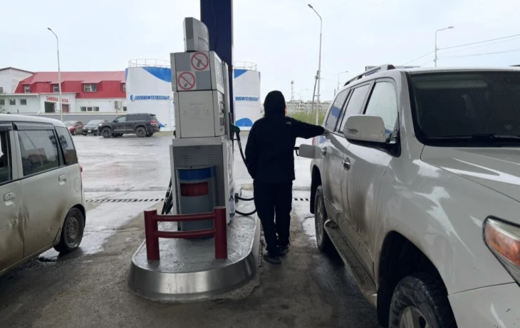 Топливный кризис: в Якутске бензин отпускают на 15 АЗС