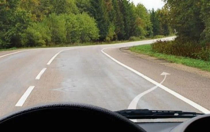 Опасный поворот &mdash; неочевидный ответ: на этот вопрос экзамена по ПДД 59% отвечают слишком быстро и потому ошибаются