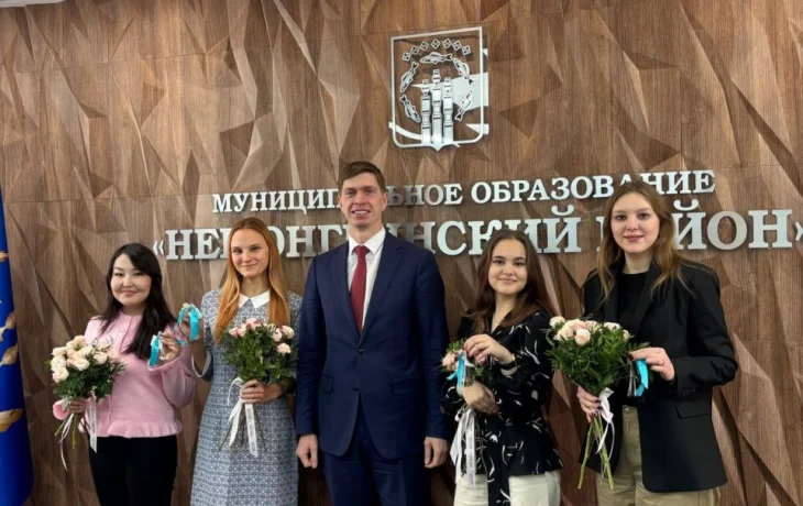 Нерюнгринским педагогам вручили ключи от квартир