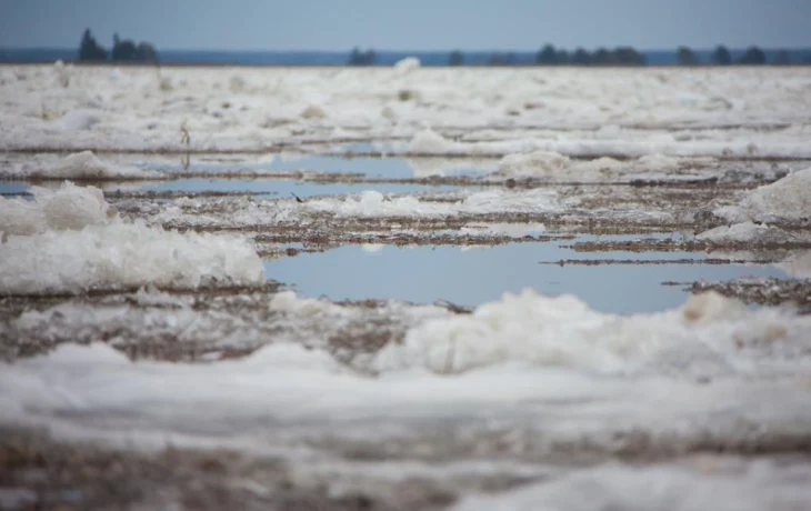 Вода поднялась у Пеледуя Ленского района Якутии