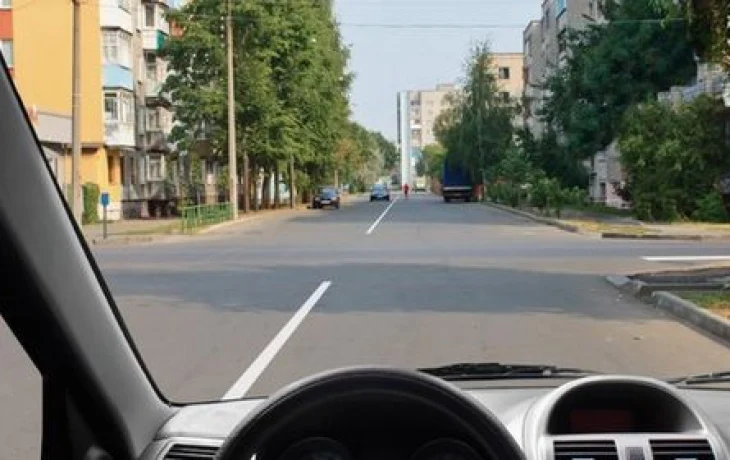 Автобусная полоса против течения &mdash; куда теперь деваться: 86% ответить не смогли и пошли на пересдачу экзамена по ПДД